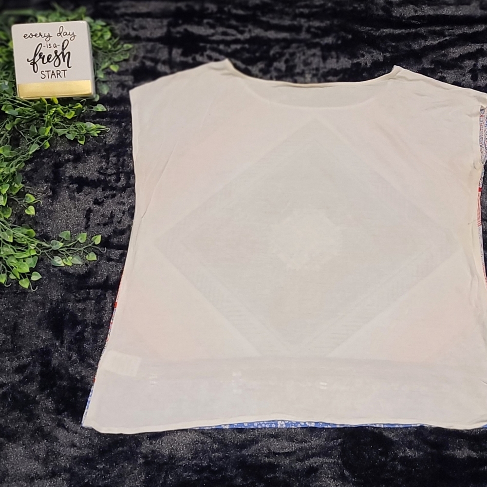 Lightweight Statement Pattern Tee - Picture 3 of 4